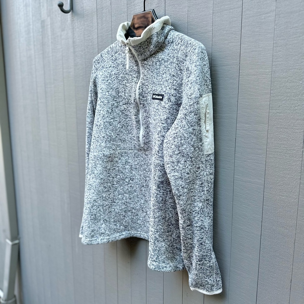 Columbia Women’s “sweater weather” half zip pullover. Black/chalk. Size L.